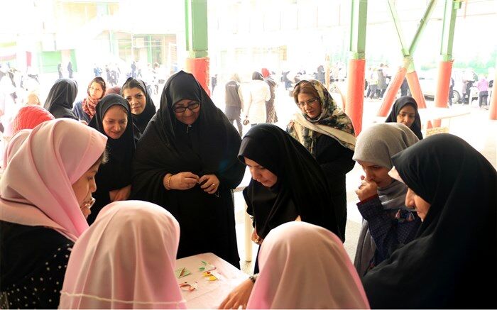برگزاری بازارچه دانش آموزی دبیرستان نرگس منطقه یک