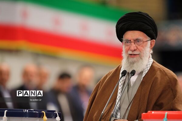 حضور رهبرمعظم انقلاب در یازدهمین دوره انتخابات مجلس شورای اسلامی و میان‌دوره‌ای مجلس خبرگان رهبری