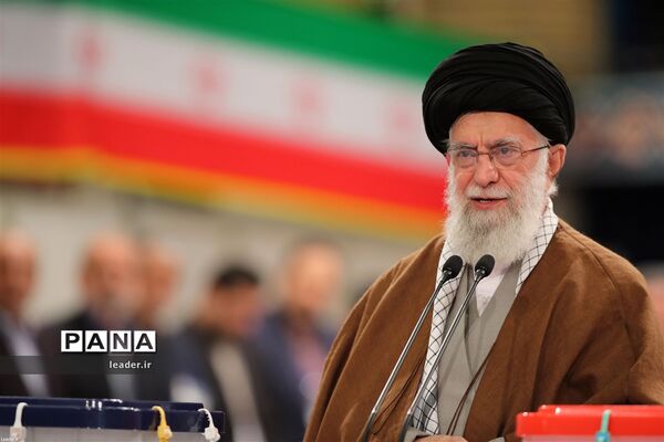 حضور رهبرمعظم انقلاب در یازدهمین دوره انتخابات مجلس شورای اسلامی و میان‌دوره‌ای مجلس خبرگان رهبری