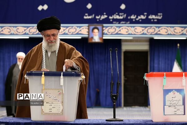 حضور رهبرمعظم انقلاب در یازدهمین دوره انتخابات مجلس شورای اسلامی و میان‌دوره‌ای مجلس خبرگان رهبری
