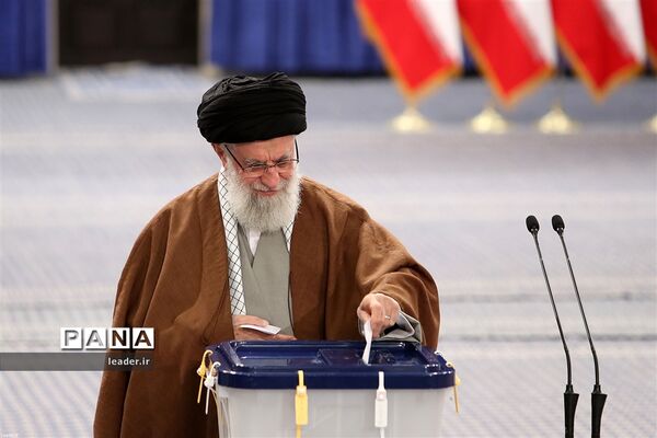 حضور رهبرمعظم انقلاب در یازدهمین دوره انتخابات مجلس شورای اسلامی و میان‌دوره‌ای مجلس خبرگان رهبری