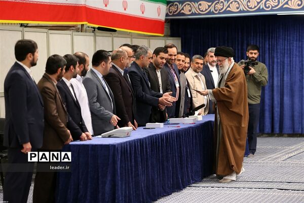 حضور رهبرمعظم انقلاب در یازدهمین دوره انتخابات مجلس شورای اسلامی و میان‌دوره‌ای مجلس خبرگان رهبری