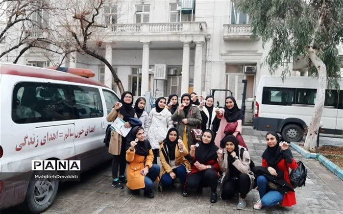 بازدید دانش آموزان شهرستان بهارستان از مرکز پذیره نویسی اهدا کنندگان سلولهای بنیادی سازمان انتقال خون