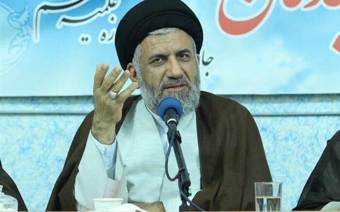 مشاور تولیت آستان قم: تعطیل کردن حرم در اختیار ما نیست