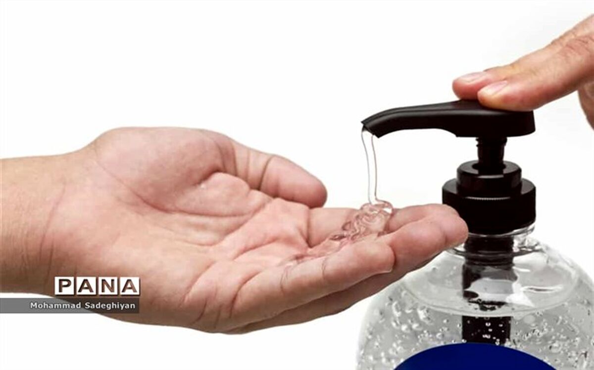 ضدعفونی و پاکسازی برای مقابله با ویروس کرونا در مدارس منطقه19