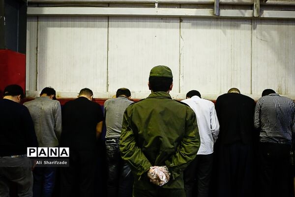 کشفیات مواد محترقه و ارز قاچاق