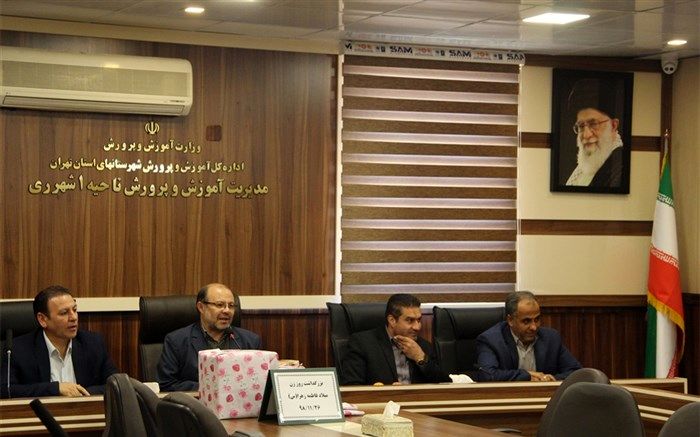 مدیر اداره آموزش و پرورش ری یک: زن فرشته ای است که به زندگی روح و به حیات بشری ارزش می بخشد