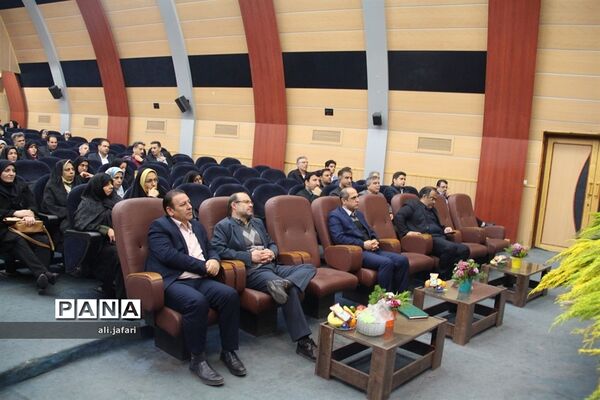 همایش تجلیل از برگزیدگان طرح‌های آموزش ابتدایی