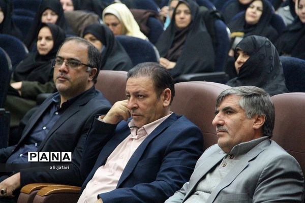 همایش تجلیل از برگزیدگان طرح‌های آموزش ابتدایی