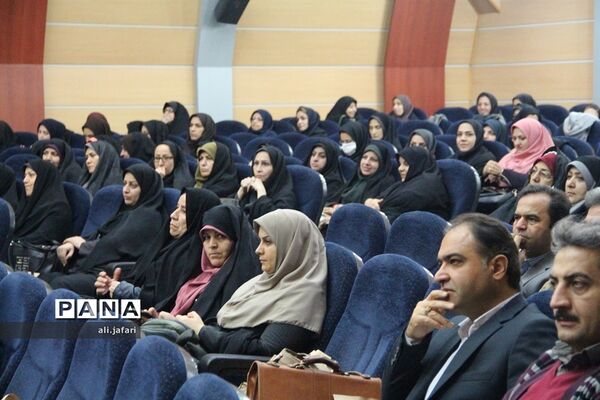 همایش تجلیل از برگزیدگان طرح‌های آموزش ابتدایی