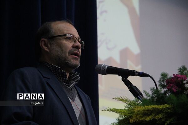 همایش تجلیل از برگزیدگان طرح‌های آموزش ابتدایی