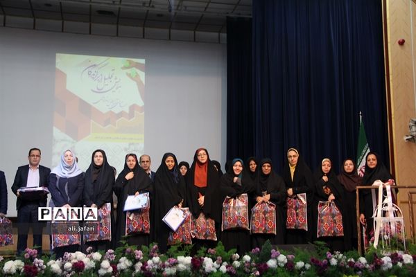 همایش تجلیل از برگزیدگان طرح‌های آموزش ابتدایی