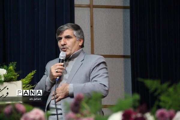 همایش تجلیل از برگزیدگان طرح‌های آموزش ابتدایی