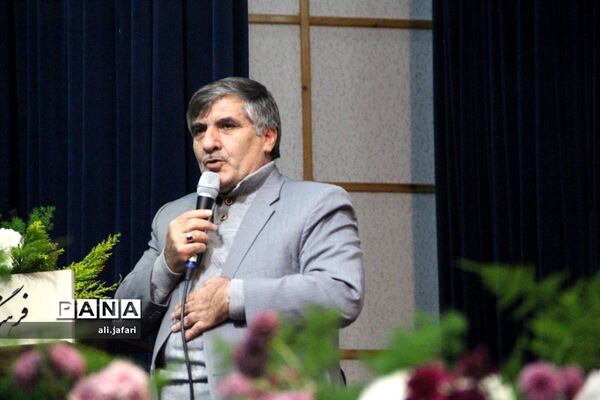 همایش تجلیل از برگزیدگان طرح‌های آموزش ابتدایی