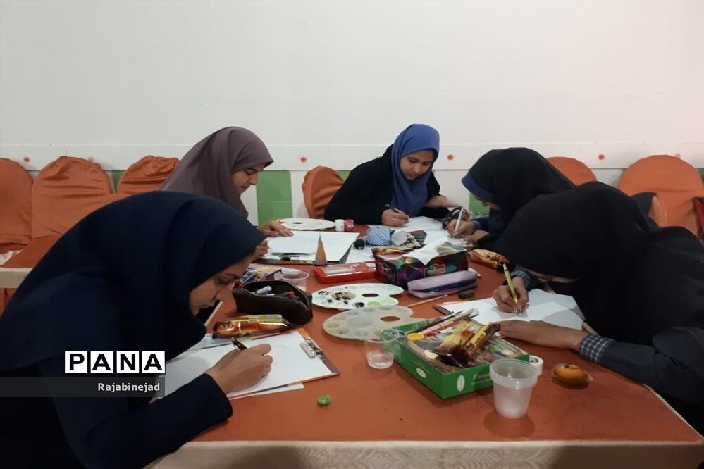 مسابقات هنرهای تجسمی دختران دانش آموزدرابرکوه