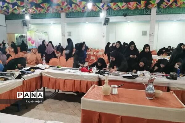 مسابقات هنرهای تجسمی دختران دانش آموزدرابرکوه