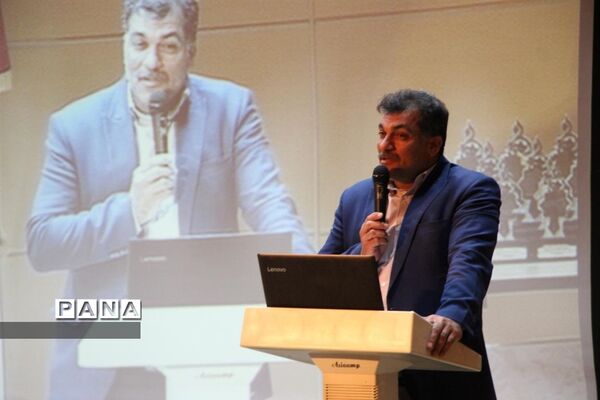 آیین دانش آموزان هنرستان خادمی  به مناسبت روز مادر