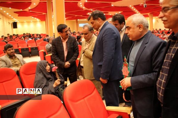 آیین دانش آموزان هنرستان خادمی  به مناسبت روز مادر