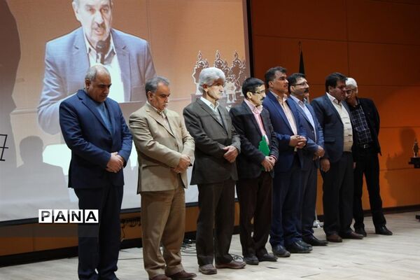 آیین دانش آموزان هنرستان خادمی  به مناسبت روز مادر
