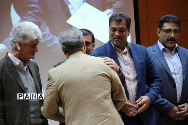 آیین دانش آموزان هنرستان خادمی  به مناسبت روز مادر