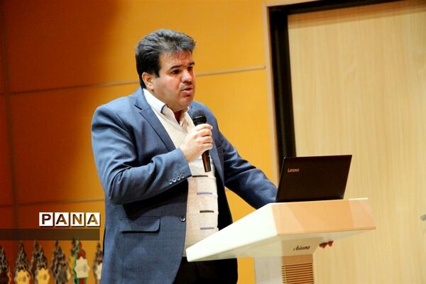 آیین دانش آموزان هنرستان خادمی  به مناسبت روز مادر