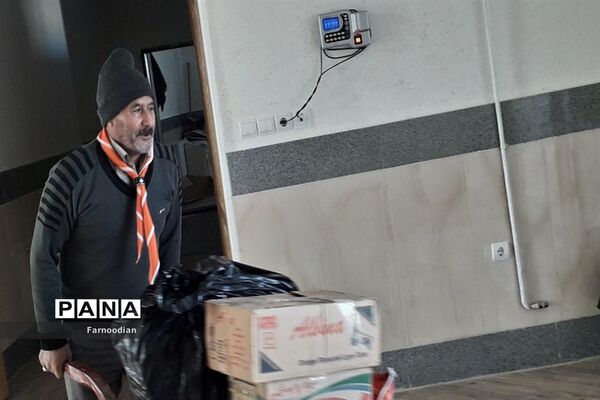 جمع آوری و ارسال هدایای غیر نقدی سیل مهربانی سازمان دانش آموزی خراسان شمالی