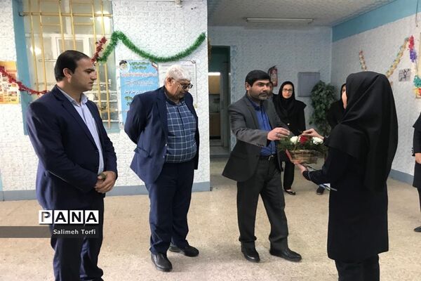 نشست هم اندیشی ریاست آموزش وپرورش شهرستان حمیدیه بامدیران ابتدایی شهری