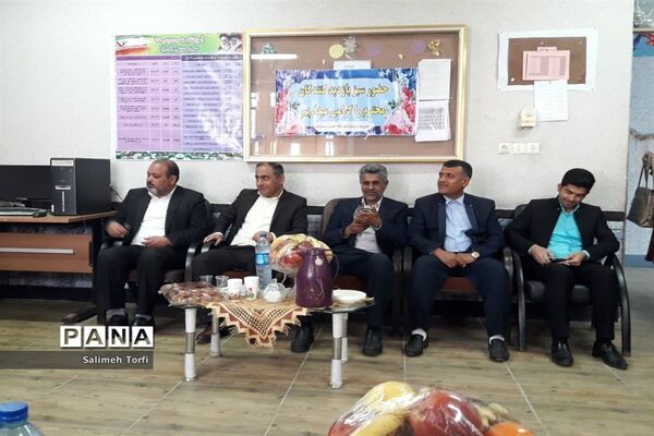 نشست هم اندیشی ریاست آموزش وپرورش شهرستان حمیدیه بامدیران ابتدایی شهری