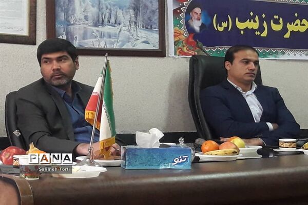 نشست هم اندیشی ریاست آموزش وپرورش شهرستان حمیدیه بامدیران ابتدایی شهری