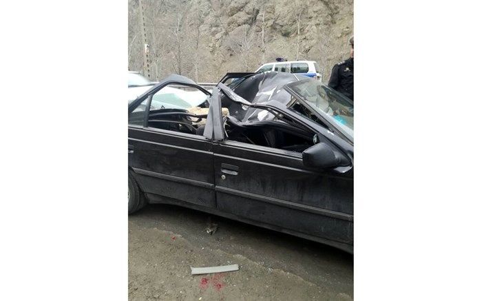 سقوط سنگ بر روی خودرو در جاده چالوس جان دختر ۱۸ ساله را گرفت