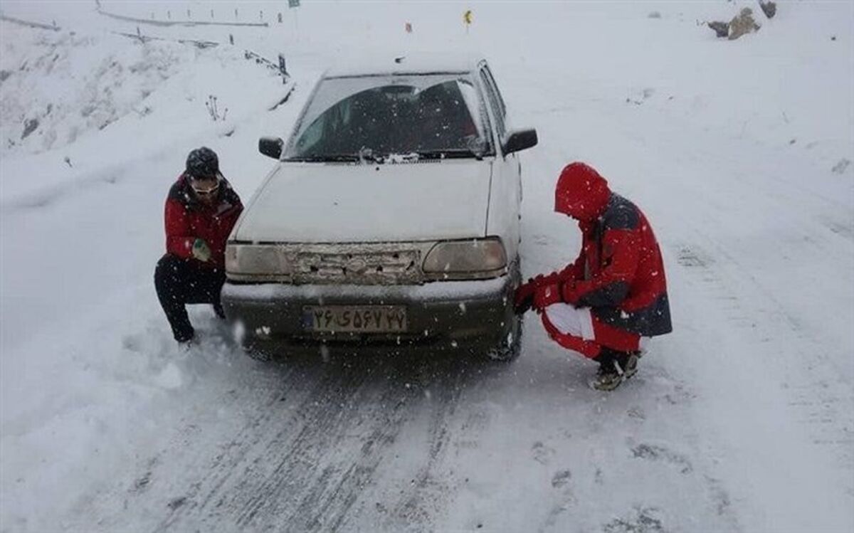 بارش برف و باران در محورهای مواصلاتی ۱۶ استان
