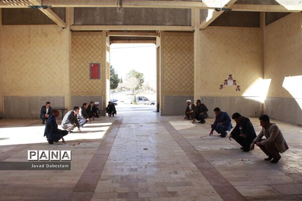 غبارروبی و عطر افشانی گلزار شهدای مروست به مناسبت هفته تربیت اسلامی و امور تربیتی