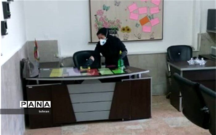 ضدعفونی کردن مدارس منطقه 7 برای جلوگیری از شیوع بیماری کرونا
