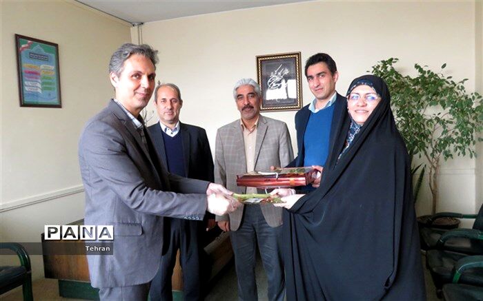 مینو زمان: تعلیم بدون تربیت فایده ای ندارد