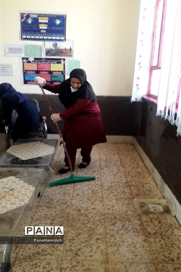 ضدعفونی و گندزدایی مدارس شهرستان حمیدیه