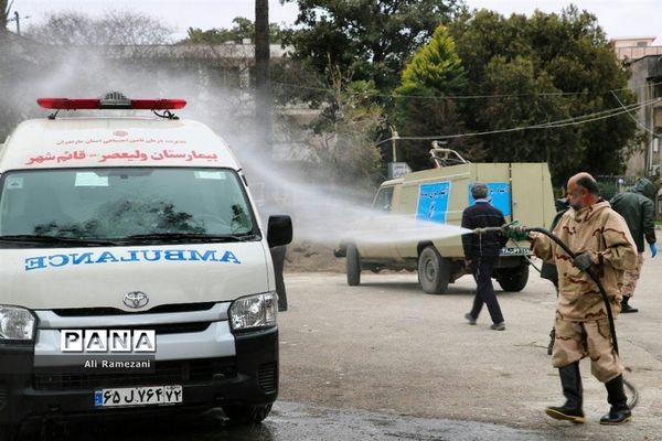 ضدعفونی کردن اطراف بیمارستان‌های پایلوت پذیرش بیماران مبتلا یا مشکوک به کرونا در قائمشهر