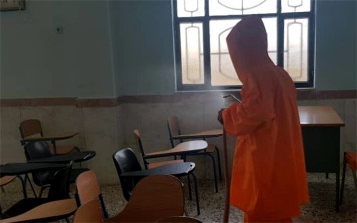 همه مدارس گناوه ضد عفونی شدند