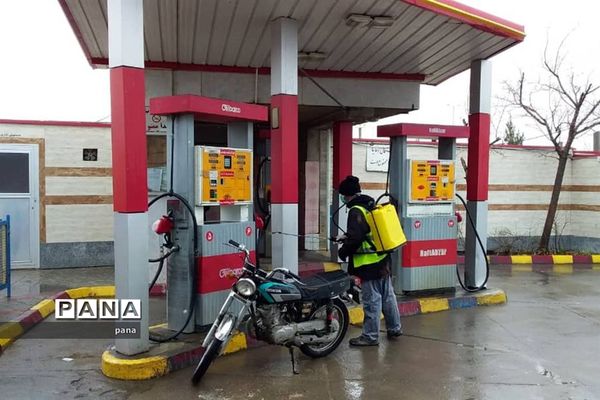 ضدعفونی امکان عمومی ماموران شهرداری گوگان