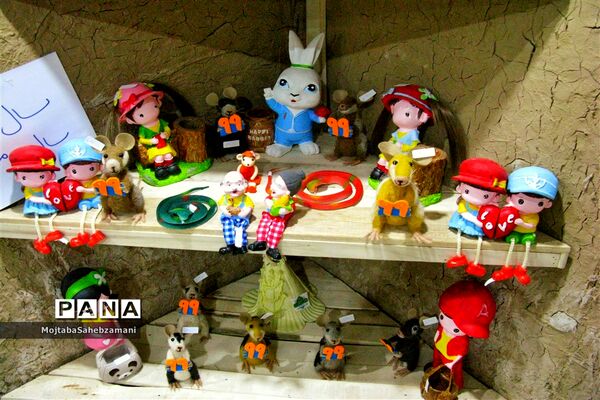 آثار دستی روستاهای برگزیده کاشمر در فروشگاه روستا