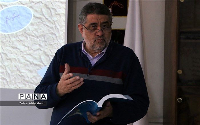 رضا مددی: آموزش دانش‌آموزان رها نشده است