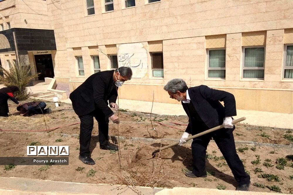 روزی همراه با درختکاری درسازمان دانش‌آموزی استان خراسان جنوبی