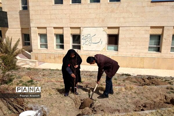 روزی همراه با درختکاری درسازمان دانش‌آموزی استان خراسان جنوبی