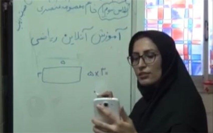 آموزگار خوزستانی: از صبح تا ظهر مشغول تدریس‌های آنلاین و آفلاین هستم