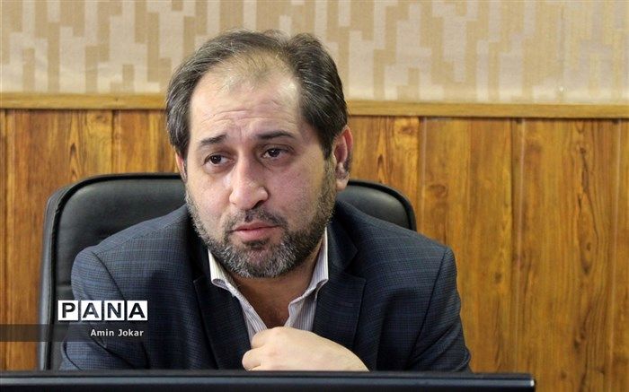 فرهنگیان فارس دست به کار تولید ماسک شدند