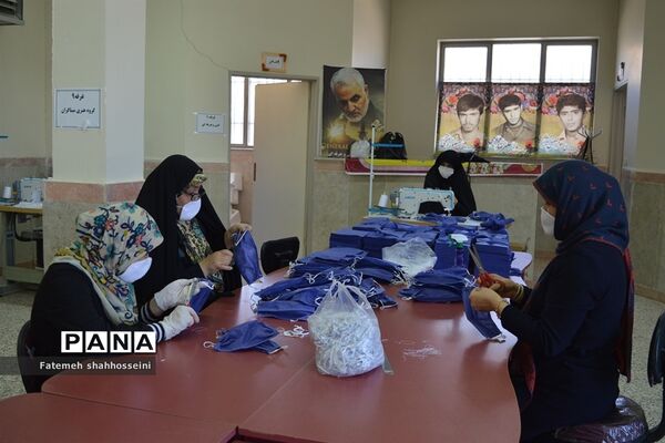 تهیه و تولید ماسک توسط بانوان و دانش آموزان بسیجی فیروزکوه