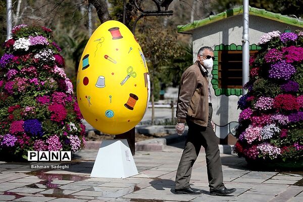 زیبا‌سازی تهران با تخم مرغ‌های رنگی