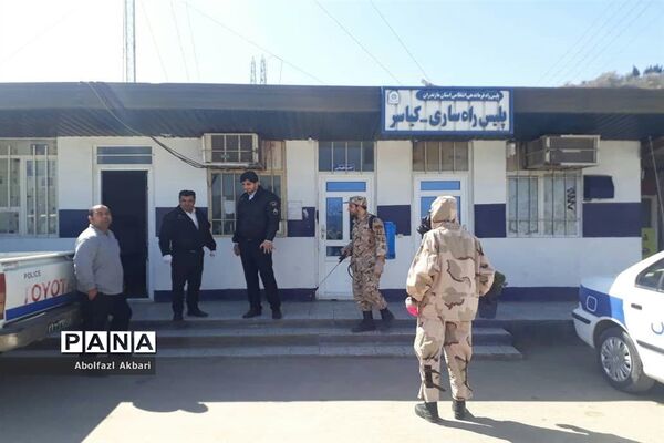 ضدعفونی کردن معابر و اماکن شهری در ساری