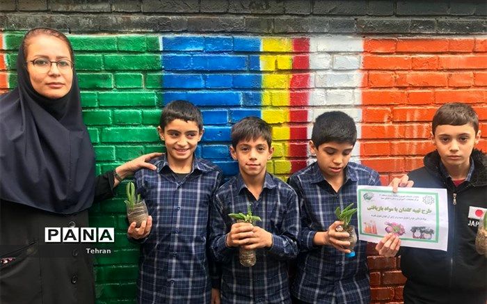 آموزش کاشت گل و گیاه با هدف آشتی دانش آموزان و فضای سبز در منطقه ۱۱