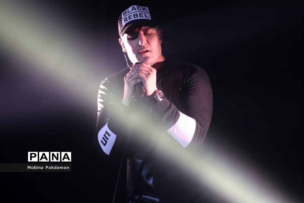 شهاب مظفری  کنسرت آنلاین برگزار می‌کند