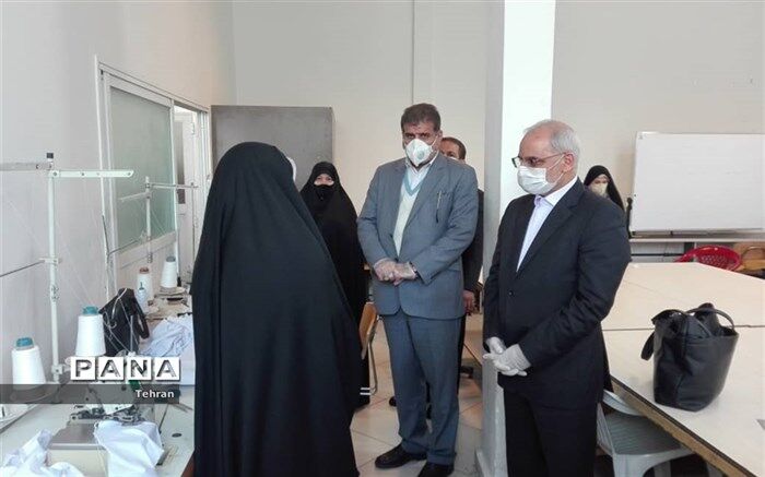فرآیند تولید ماسک در هنرستان دخترانه آل یاسین منطقه ۱۲